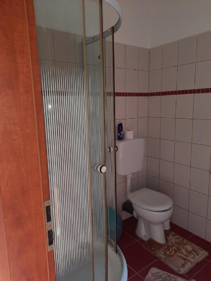 ホテル Ponty-Poronty Vendeghaz Nagybaracska エクステリア 写真